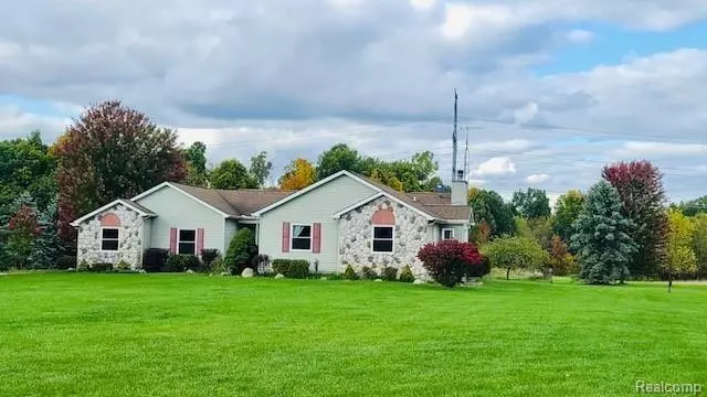 10149 COUNTY LINE RD, Ortonville, MI 48462