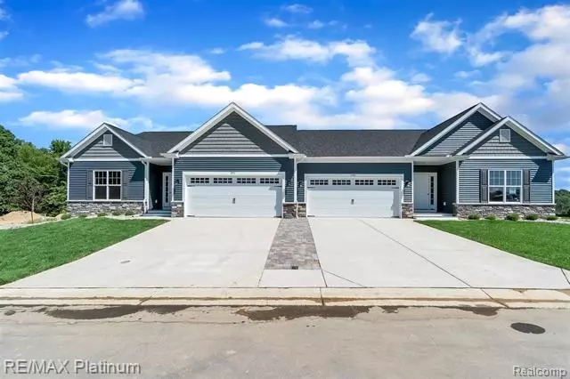 2753 BLUE SKY DR 30, Howell, MI 48843