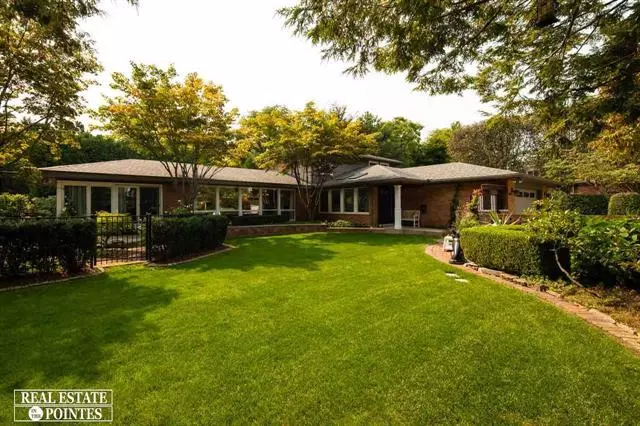 41 LAKECREST LN., Grosse Pointe Farms, MI 48236