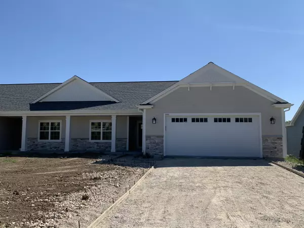 2090 Farmlane Dr, Slinger, WI 53086