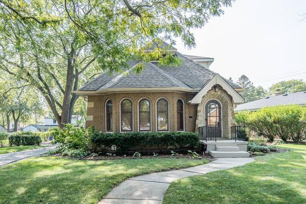 2339 W Raleigh Ave, Glendale, WI 53209