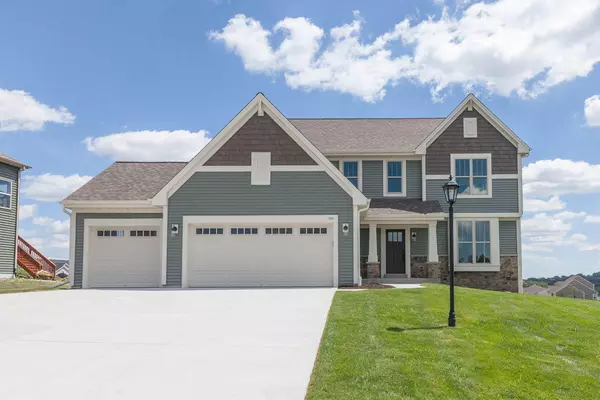 137 Scarlet Oak Ln, Waukesha, WI 53188