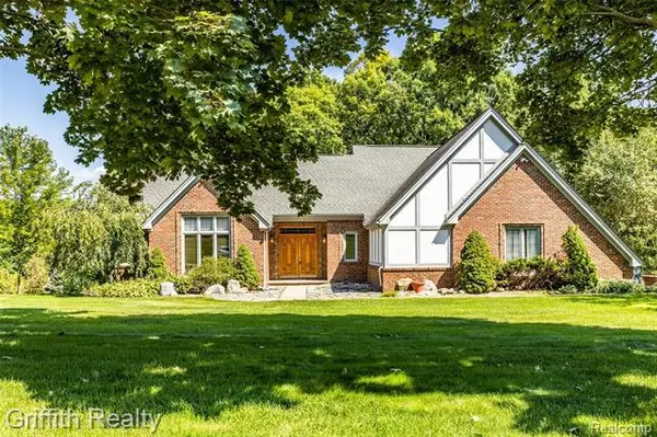 2423 PEPPERIDGE TRL, Brighton Twp, MI 48114