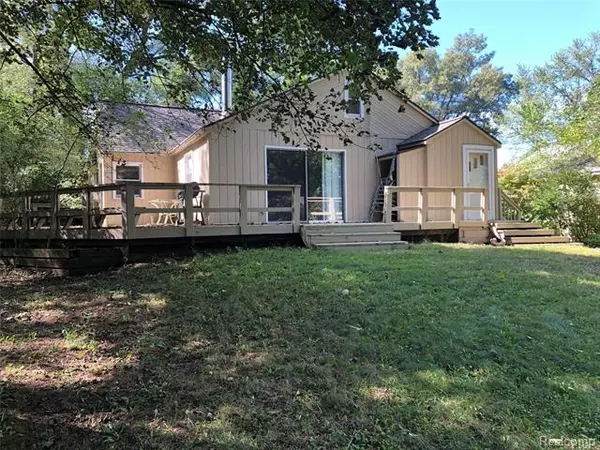 6047 ROLTON CRT, Waterford, MI 48329