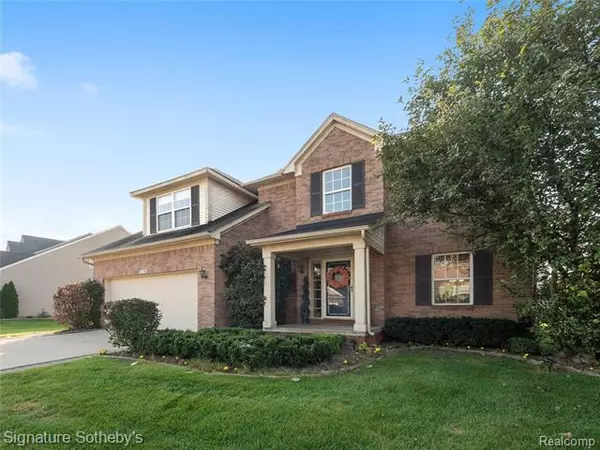 2109 LAGOON DR, Rochester Hills, MI 48309