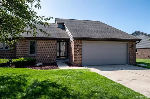 45910 E MEADOWS CIR, Macomb, MI 48044