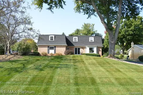 4686 MOUNT BRIGHTON DR, Brighton, MI 48116