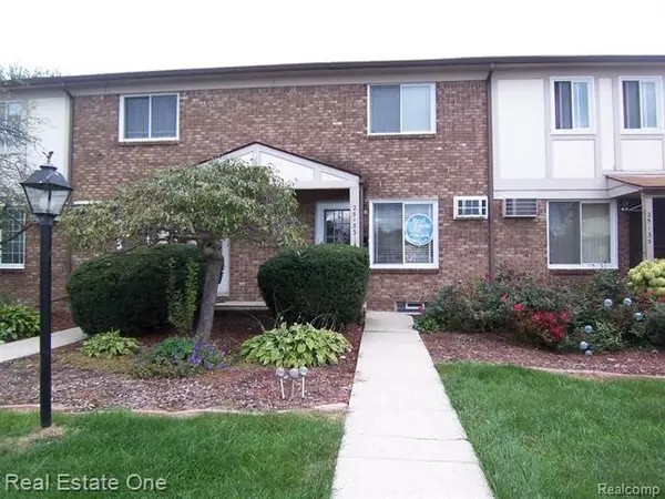 25133 Franklin TRC Unit 5, South Lyon, MI 48178