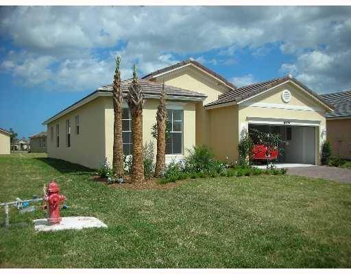 10024 SW Glenbrook DR, Port Saint Lucie, FL 34953