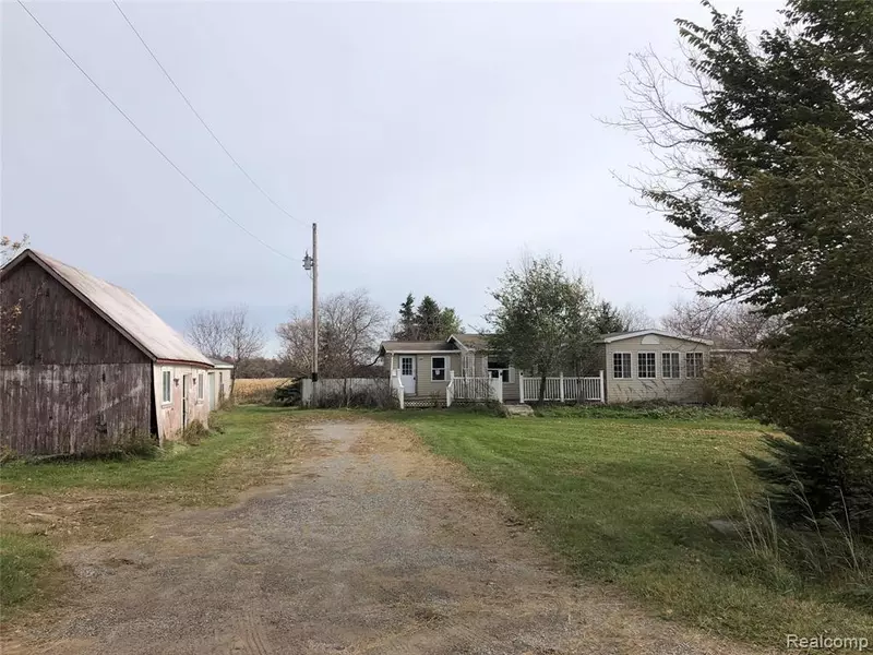 835 S HURON VIEW RD, Port Sanilac, MI 48469-9744