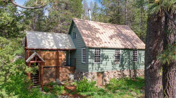 25 S Yuba Drive, Soda Springs, CA 95715