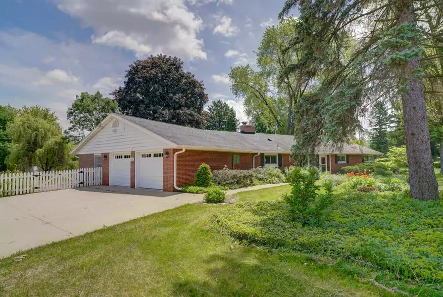 301 Valley View St, Verona, WI 53593