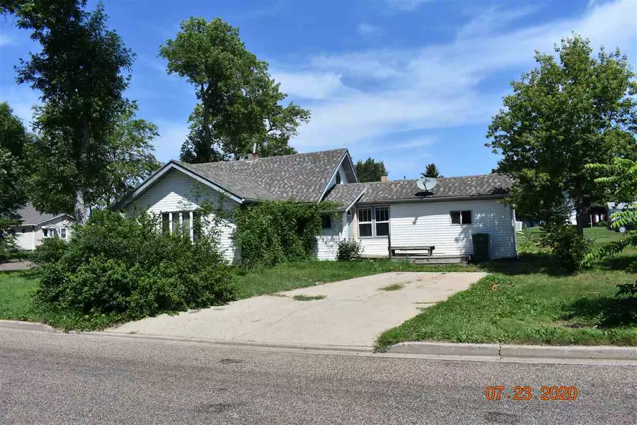 205 2nd Ave SE, Garrison, ND 58540