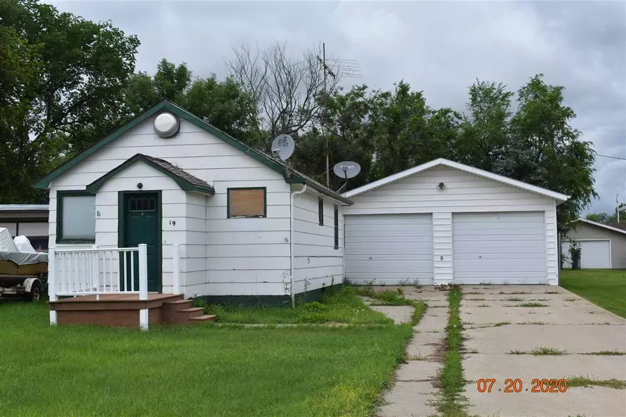 19 4th Ave NE, Garrison, ND 58540