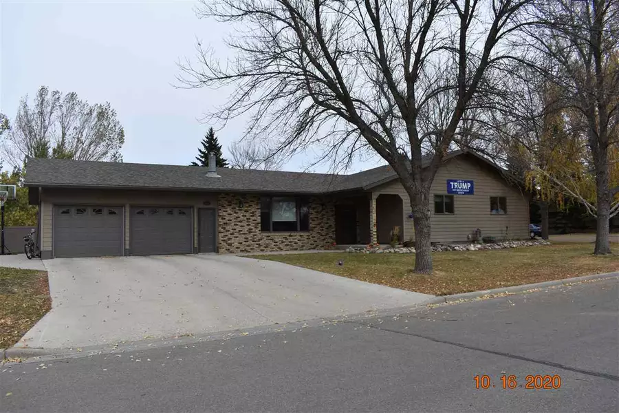 243 NE 6th Ave, Garrison, ND 58540