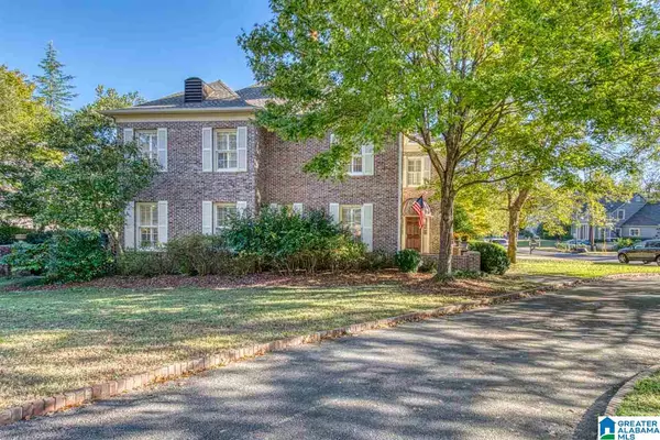 Mountain Brook, AL 35213,35 HONEYSUCKLE LN