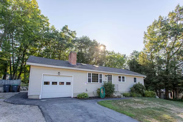 9 Beauchesne DR, Hooksett, NH 03106