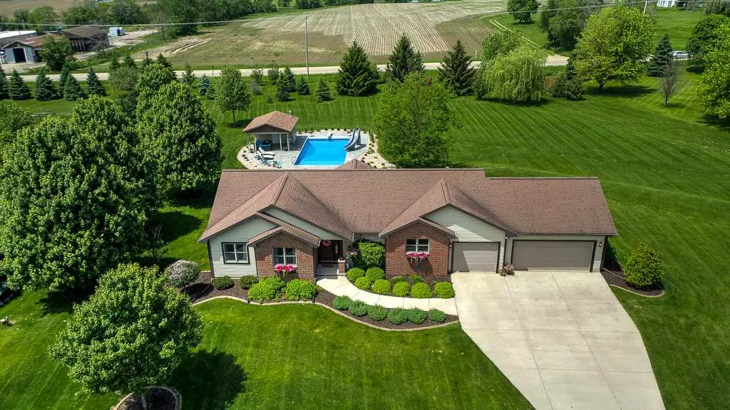 1780 Lunde Cir, Stoughton, WI 53589