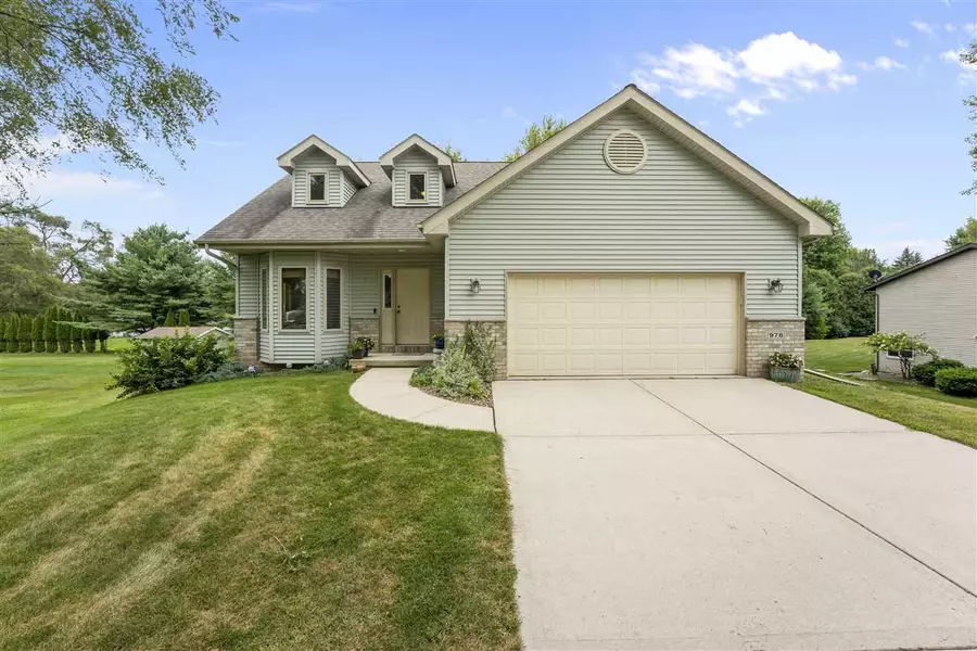 978 Ash Ln, Stoughton, WI 53589