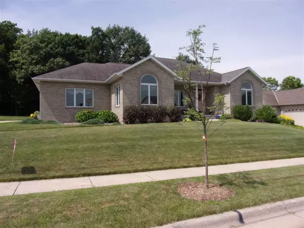 1817 Eastwood Dr, Stoughton, WI 53589