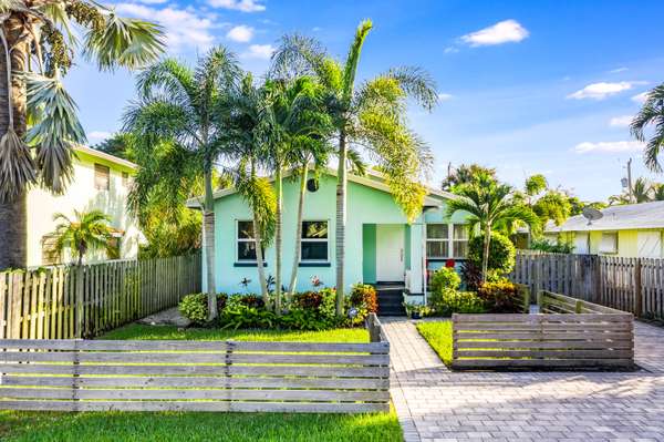 214 NE 10th ST, Delray Beach, FL 33444