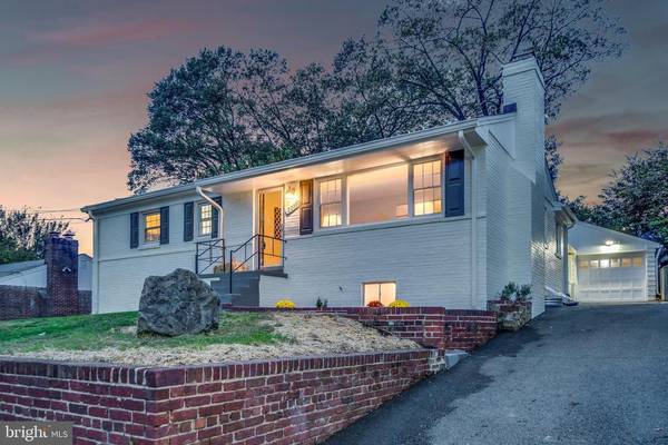 2000 N WOODSTOCK ST, Arlington, VA 22207