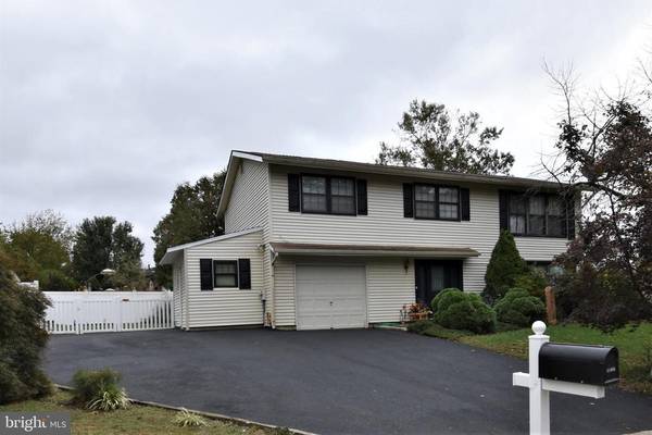 2 WARWICK RD, Eastampton, NJ 08060