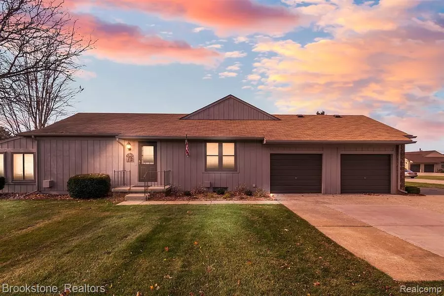 12356 CAMBRIDGE BLVD, South Lyon, MI 48178-