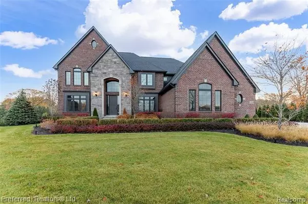 47660 Wales CRT W, Northville, MI 48167