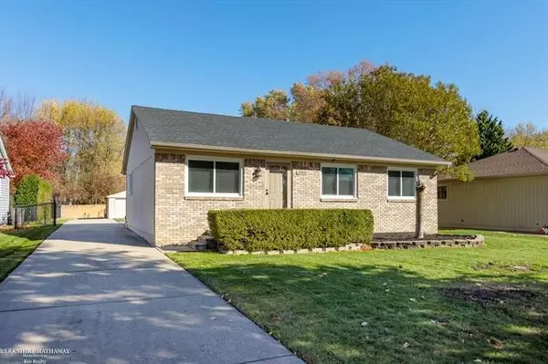 23441 DEANHURST, Clinton Township, MI 48035