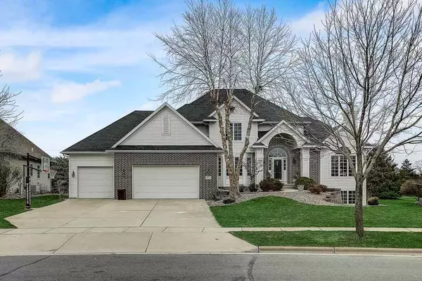 826 S Meadowbrook Ln, Waunakee, WI 53597