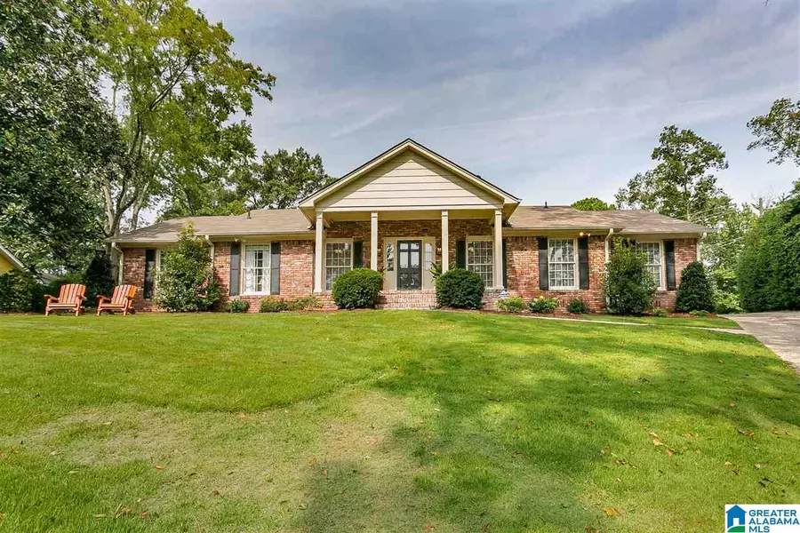 180 PEACHTREE CIR, Mountain Brook, AL 35213