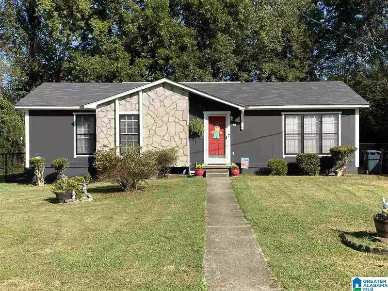 1104 CROYDEN CIR, Bessemer, AL 35020