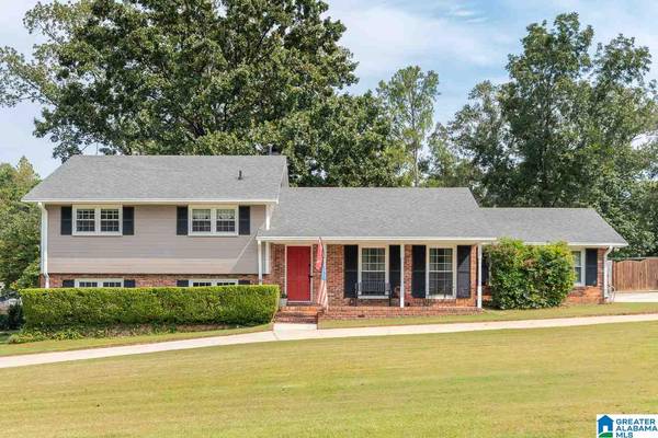 3215 STARLAKE CIR, Hoover, AL 35226