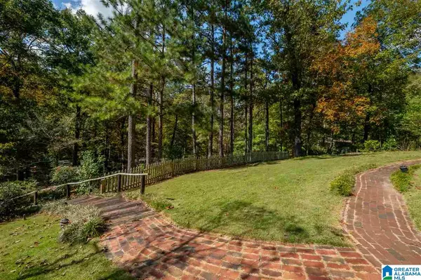 Vestavia Hills, AL 35216,1733 OLD CREEK TRL