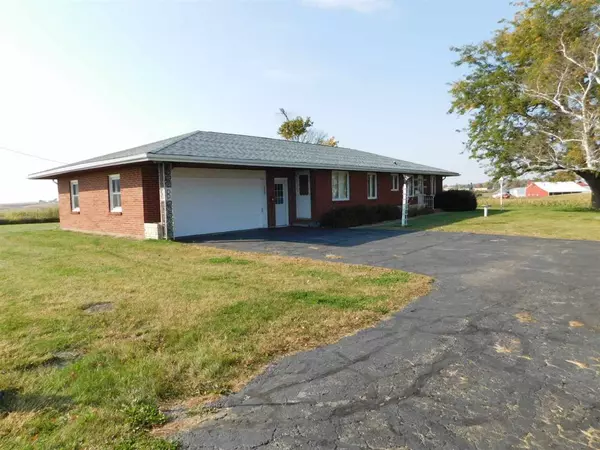 553 HWY 80, Hazel Green, WI 53811