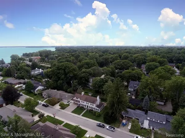 Grosse Pointe Park, MI 48230,825 PARK LN