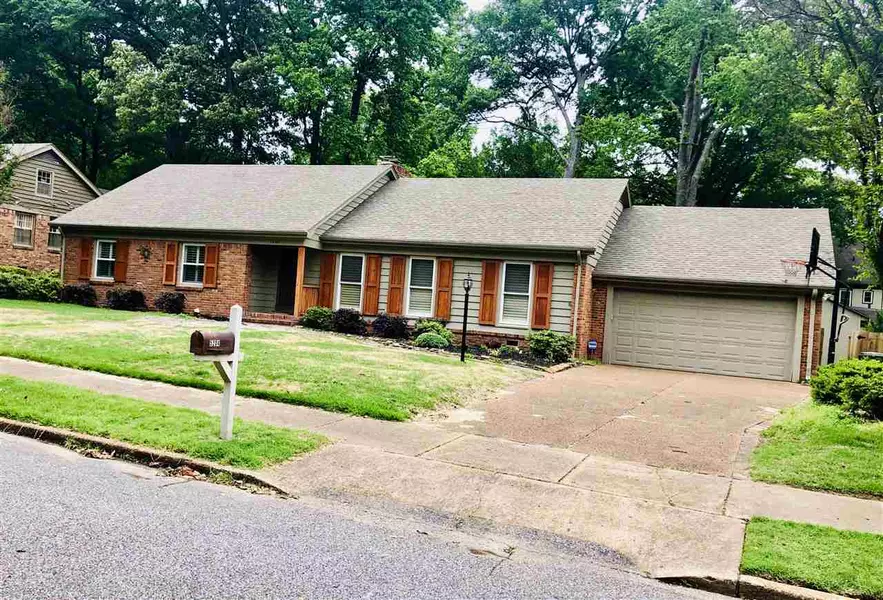 5204 MARY STARNES DR, Memphis, TN 38117