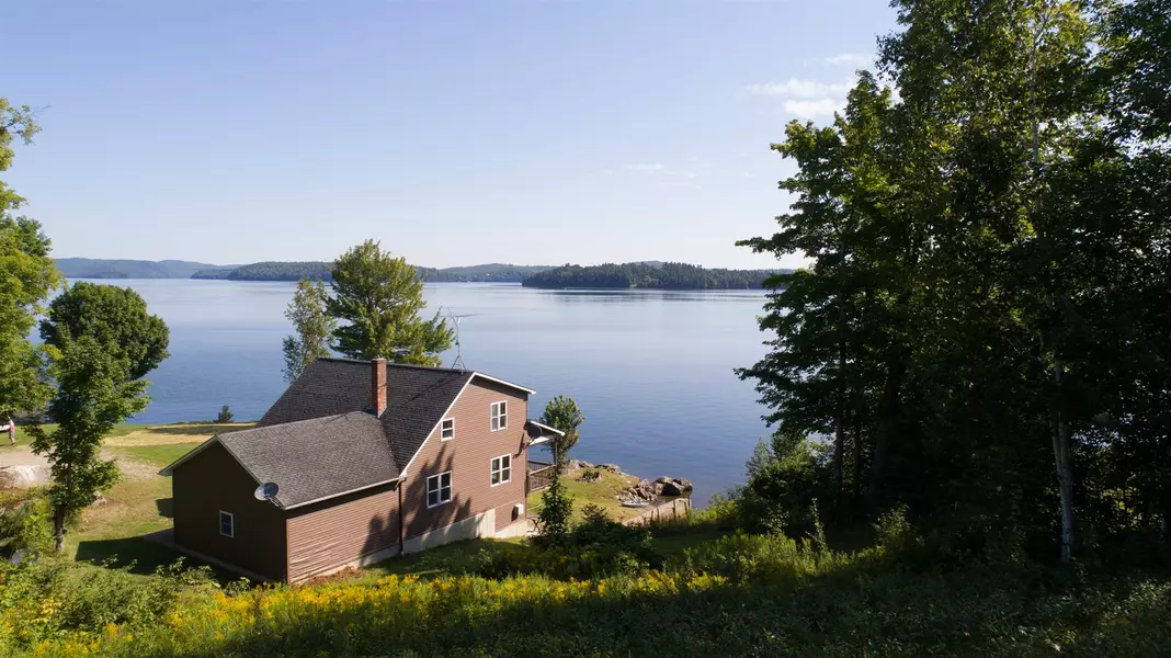 228 LeBlanc LN, Newport Town, VT 05857