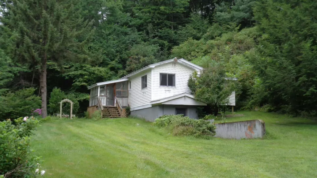 679 River RD, Stockbridge, VT 05772