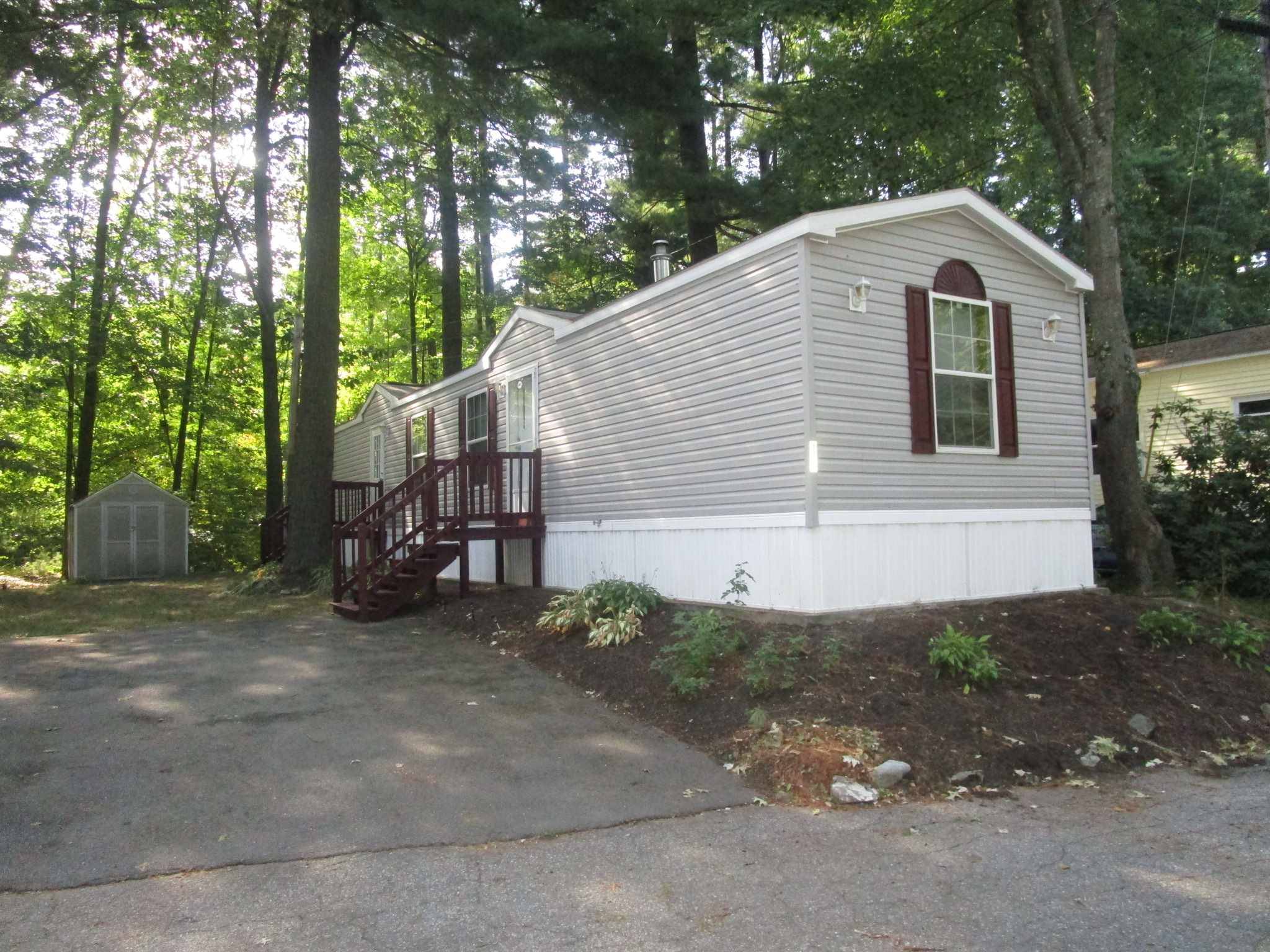 16 Garnet LN, Merrimack, NH 03054