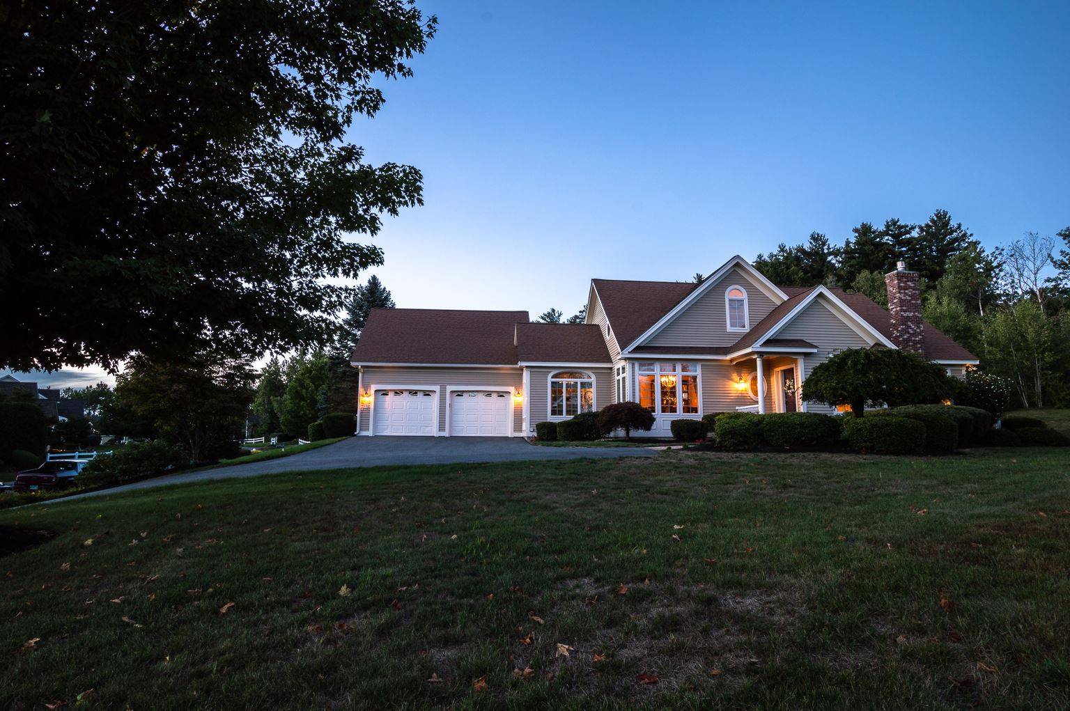 26 Hawkins Glen DR, Salem, NH 03079