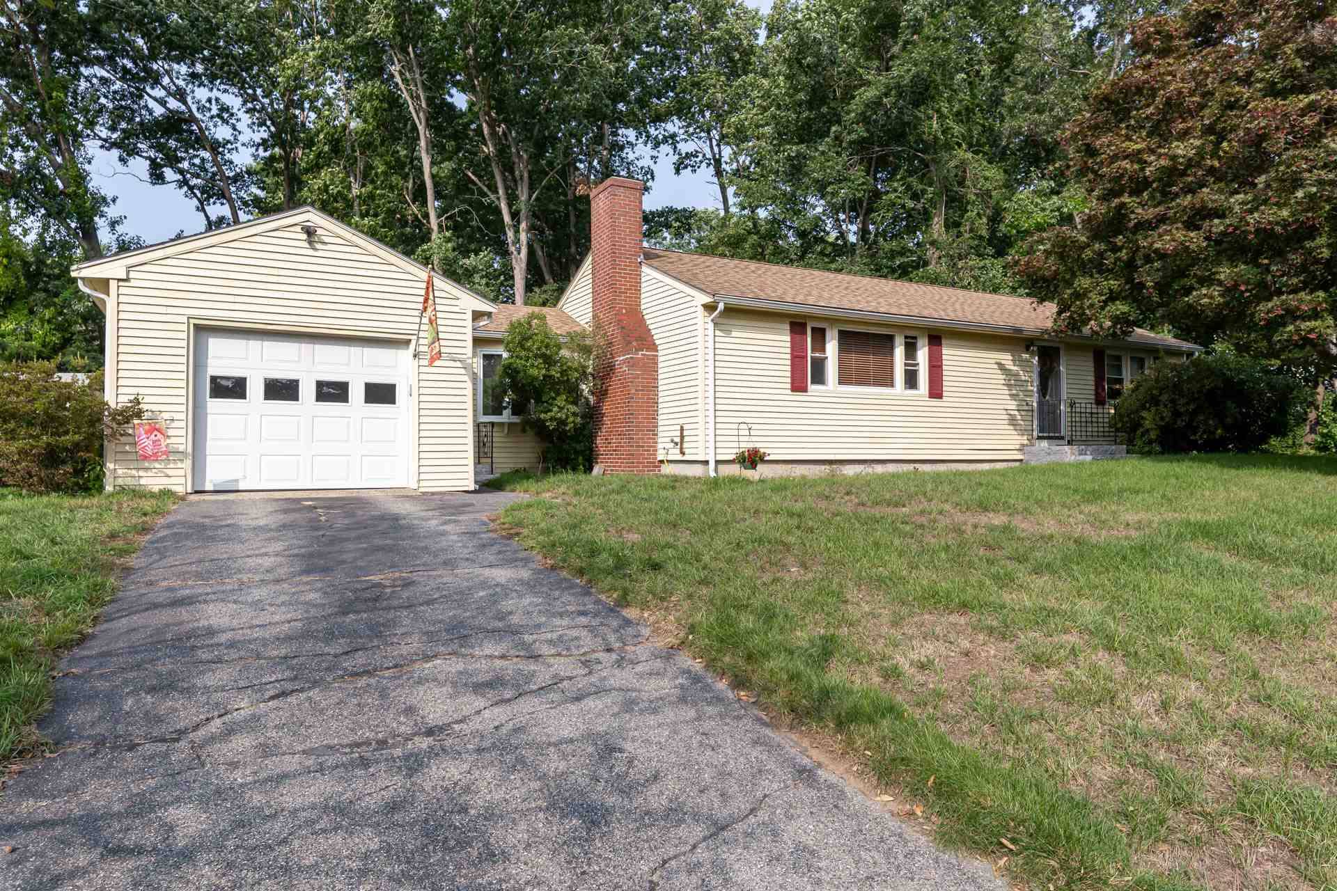 10 Center CIR, Plaistow, NH 03865