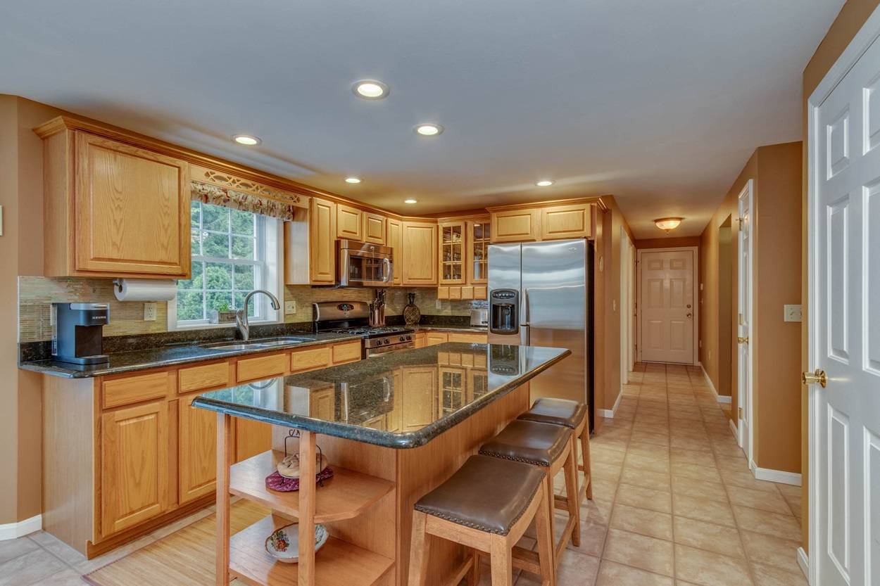 Hudson, NH 03051,1 Farmington DR