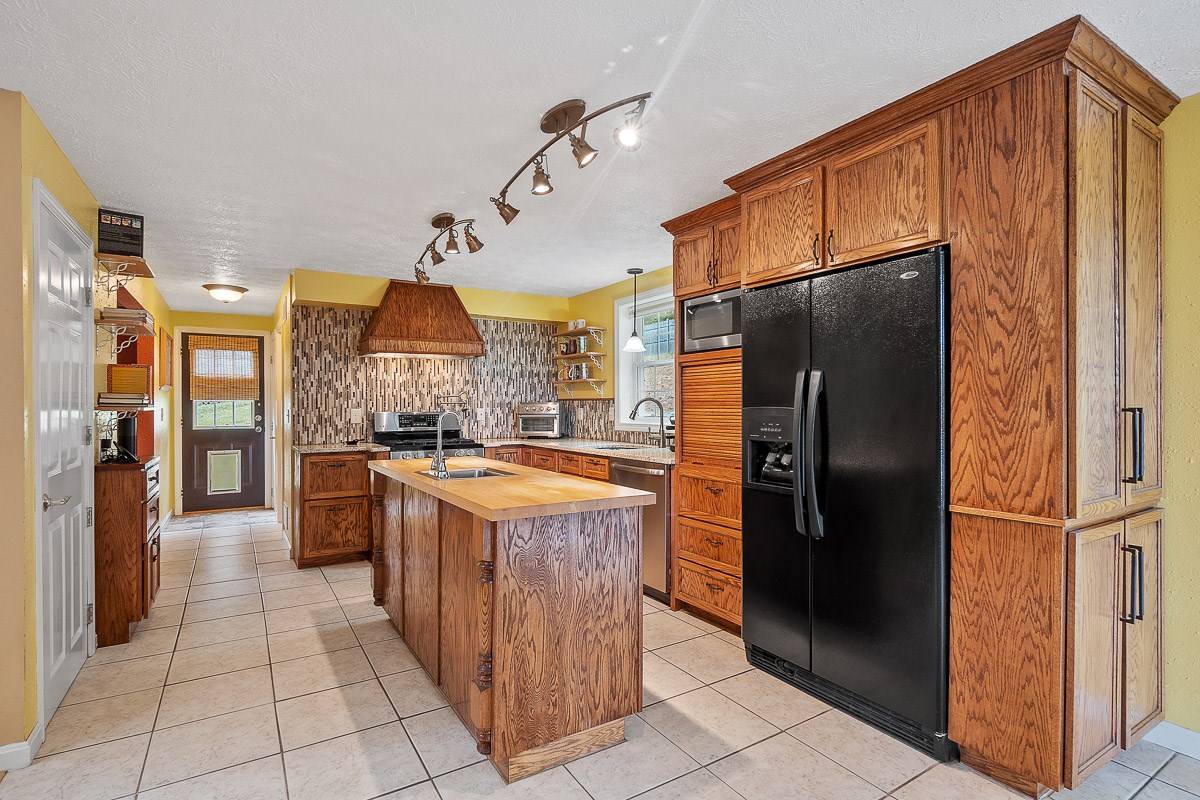 Hudson, NH 03051,5 Saint Francis PL