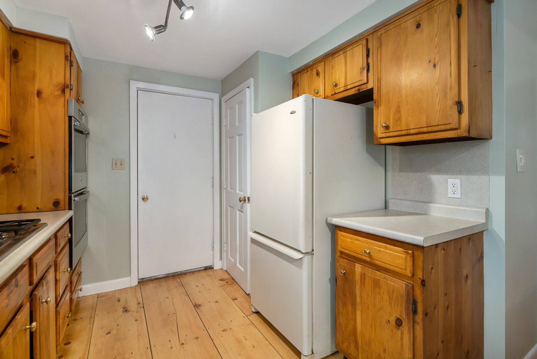 Stratham, NH 03885,188R Winnicutt RD