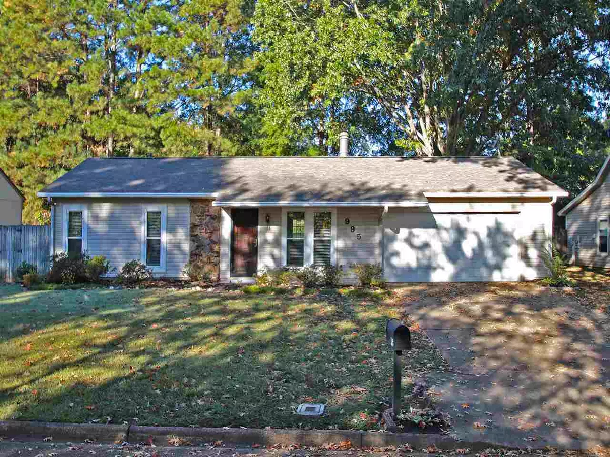 Collierville, TN 38017,995 HUNTERS RETREAT DR