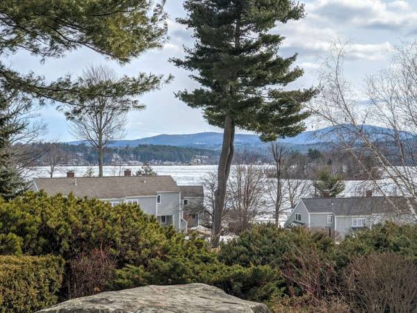 Laconia, NH 03246,310 Davidson DR