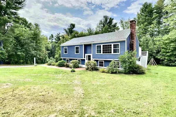 84 Everett Park RD, New London, NH 03257