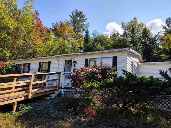 57 Maplewood CIR, Tuftonboro, NH 03816